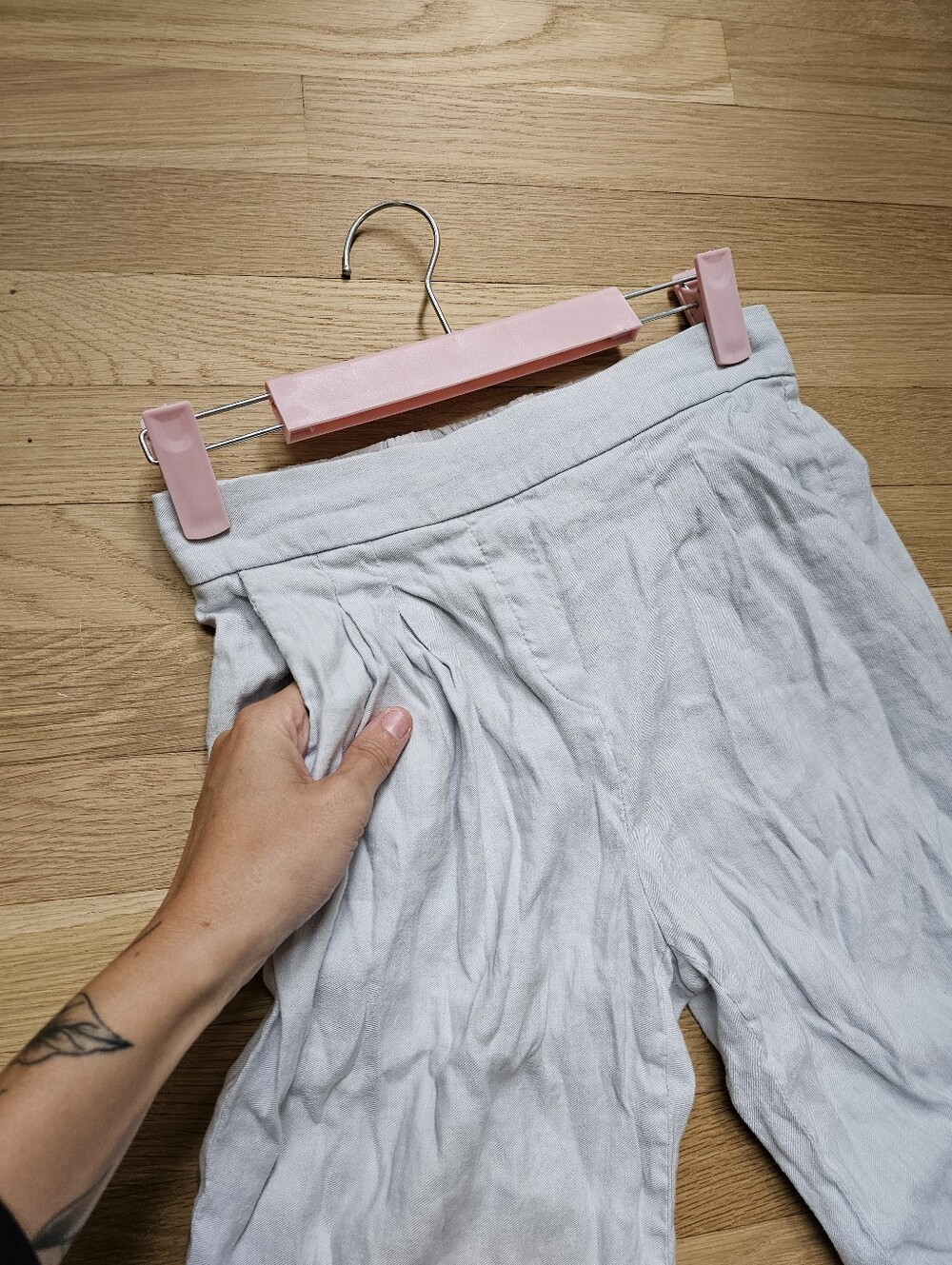 Aritzia Babaton Cohen Pants Cropped Pleated Ashen Gray Stone Minimalist Womens 2 - Picture 6 of 8